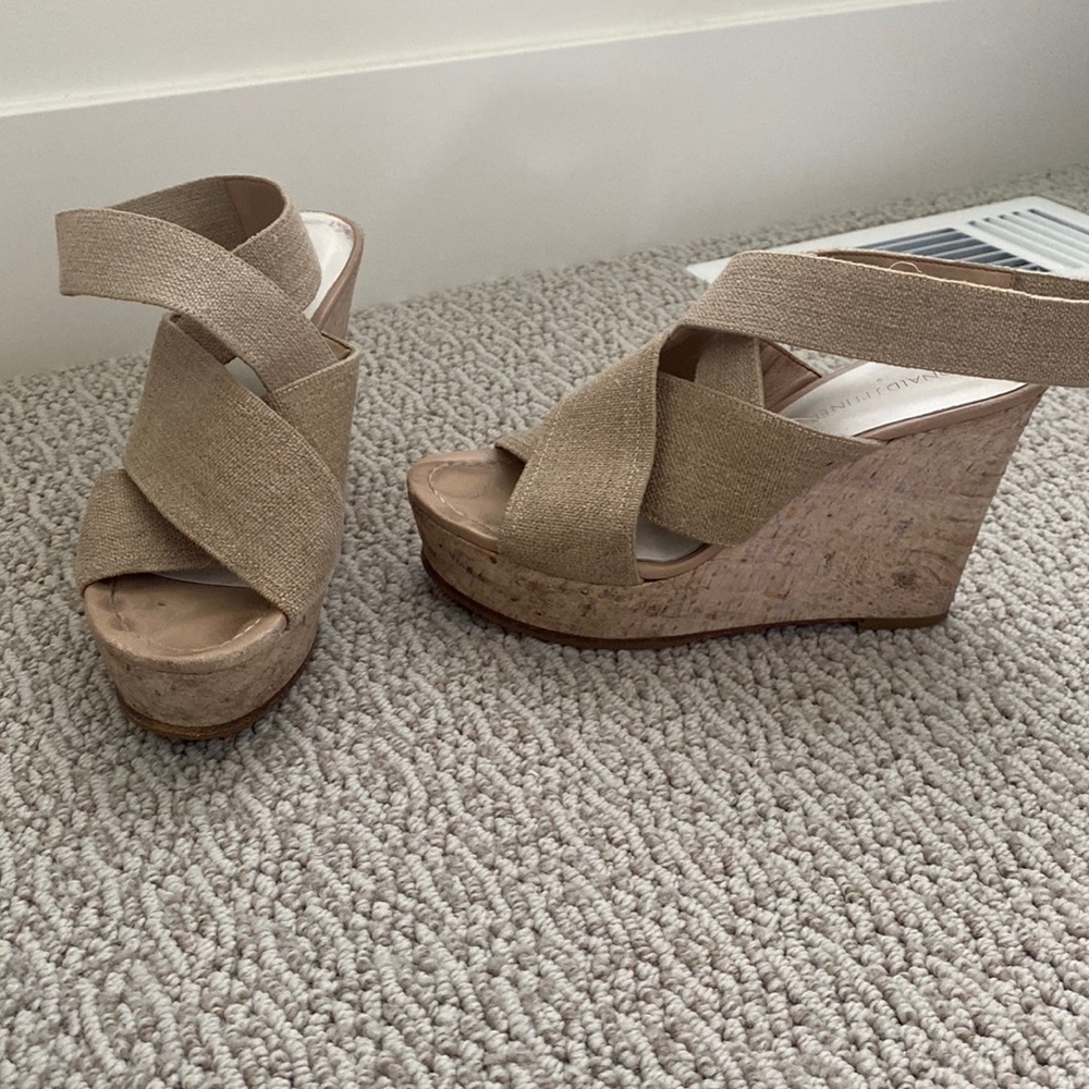 Donald Pliner wedges